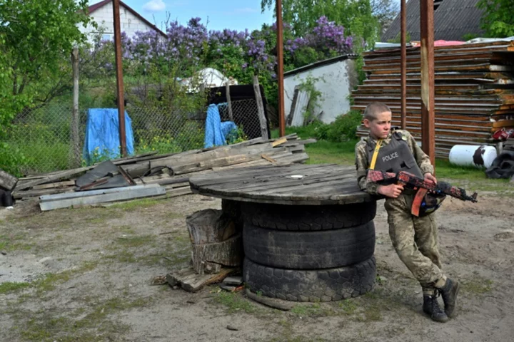 'Playing war': Conflict militarises Ukraine children