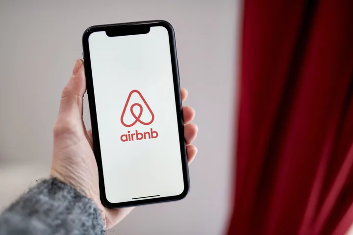 Airbnb Disputes ‘Collapse’ in Host Revenue, Sees Strong Demand