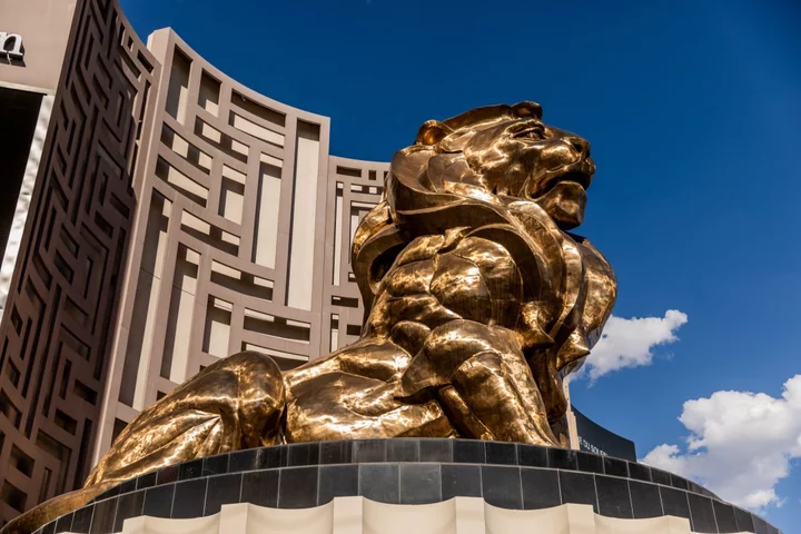 MGM Resorts’ Hack Fallout Includes Paper Vouchers, Cash Bar