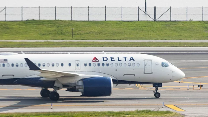 Delta flight makes U-turn over diarrhoea incident