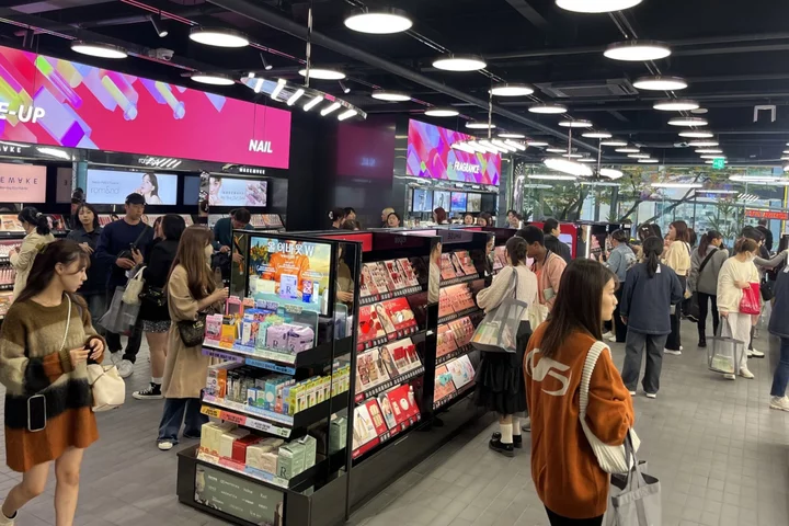 Korean Cosmetics Maker Opens Foreigner-Friendly Store For K-Pop Loving Tourists