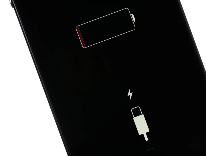 All smartphones, including iPhones, must have replaceable batteries by 2027 in the EU
