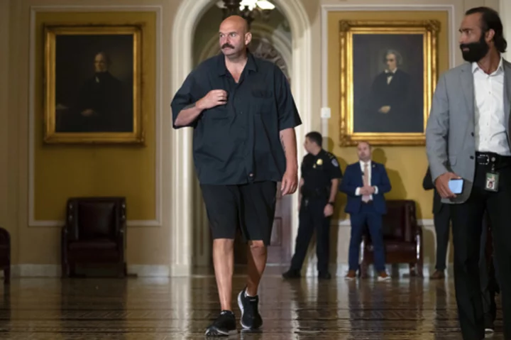Senators nix casual clothing as bipartisan resolution sets new dress code for Senate floor