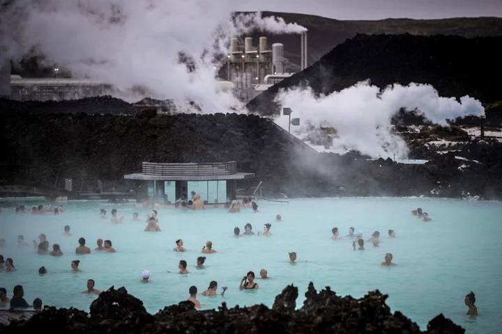 Iceland’s Top Attraction Shuttered for Week Over Volcanic Threat
