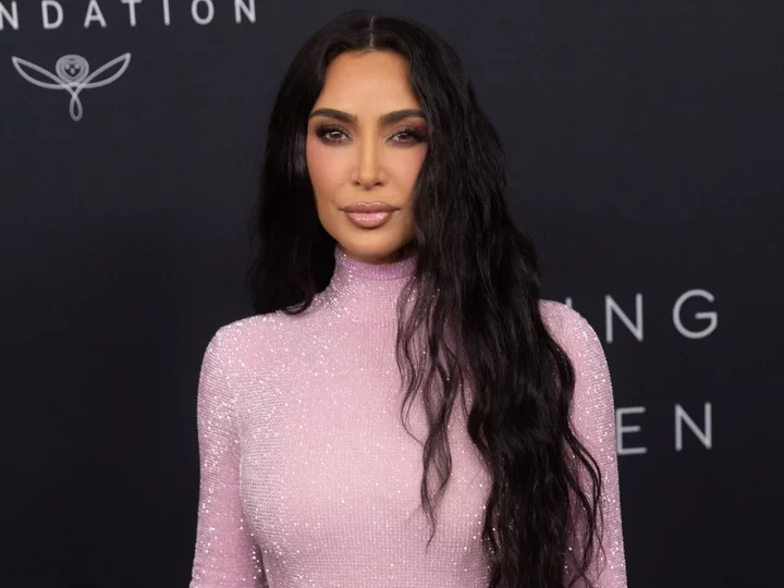 Kim Kardashian buzzes her head and thins her eyebrows for magazine cover: ‘Iconic’