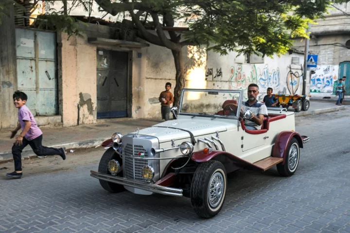 Classic cars back on the road - in Gaza City