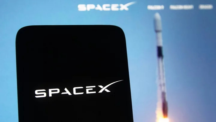 SpaceX May Be Ditching YouTube to Broadcast Rocket Launches on Twitter