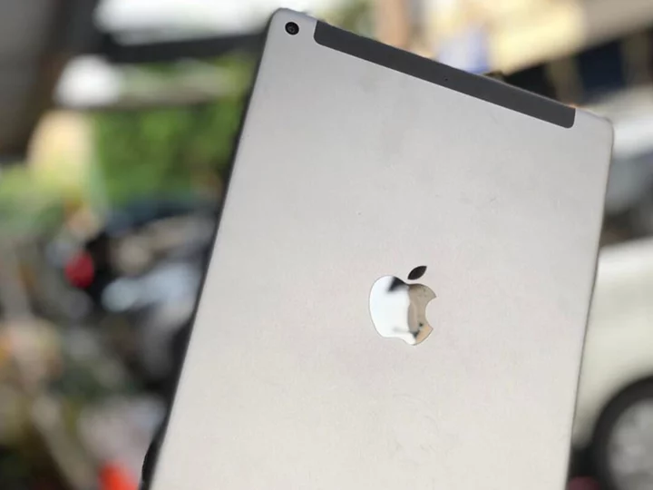 Get this refurbished iPad with accessories for $280