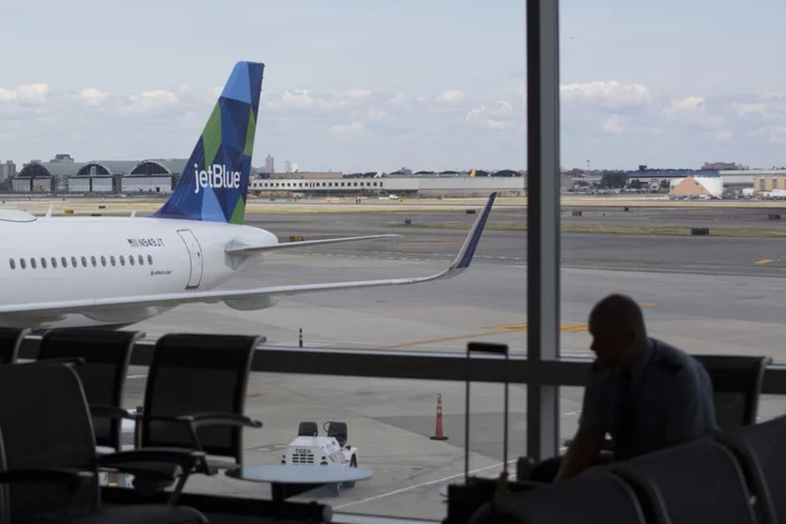 JetBlue Sees Revenue at Low End of Outlook, Higher Fuel Costs