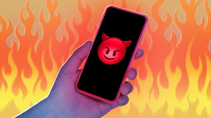 Scammers weaponize iPhone 15 overheating issue to steal users' phones