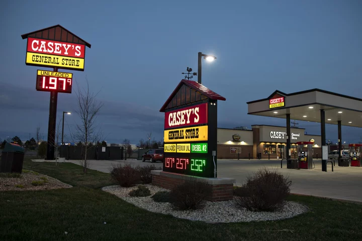 Midwestern Shoppers Trade Down on Food, Fuel to Cut Costs, Casey’s CEO Says