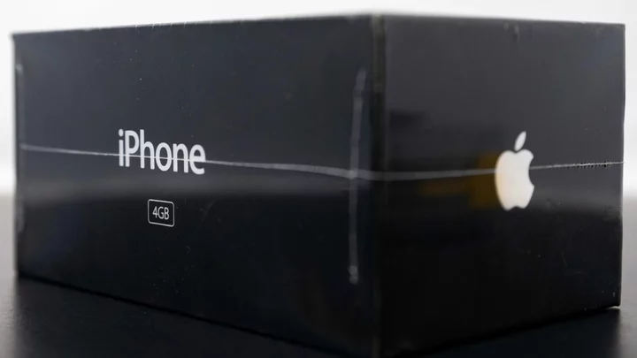 Someone Has Money to Burn: Sealed Original iPhone Auctioned for $190K