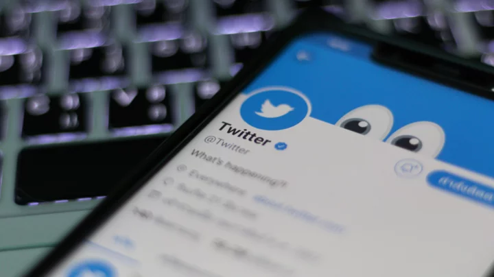 Twitter Acknowledges Its 'Verified' Spammer Problem With New DM Settings