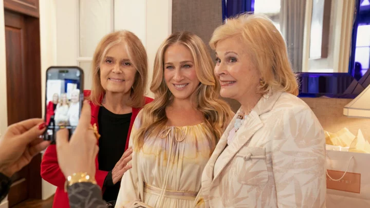 And just like that, Gloria Steinem makes a cameo in 'Sex and the City'