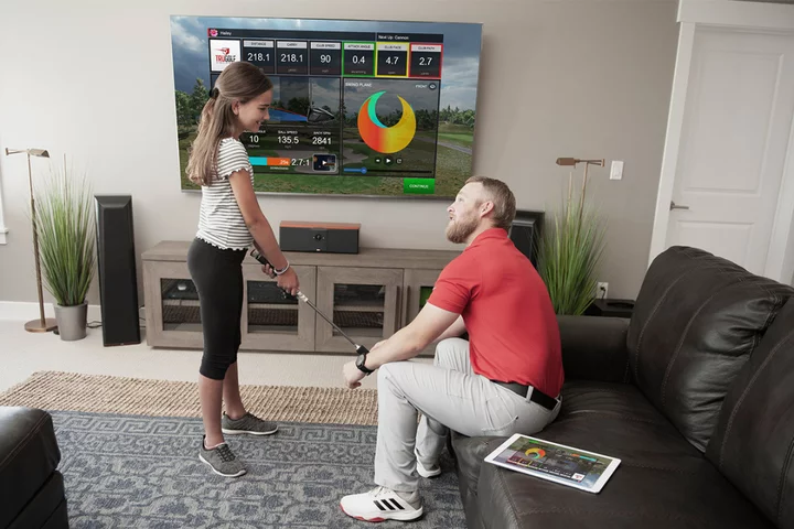 Improve your stroke with this golf simulator, on sale for $190