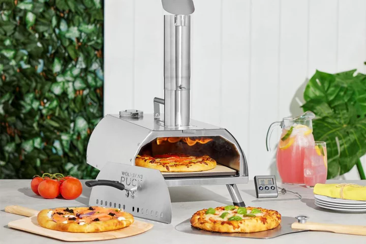 Shipping is free on this Wolfgang Puck pizza oven, only $160