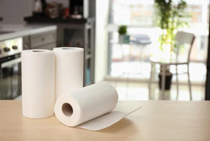 Get a $25 Amazon credit for buying paper towels and laundry detergent