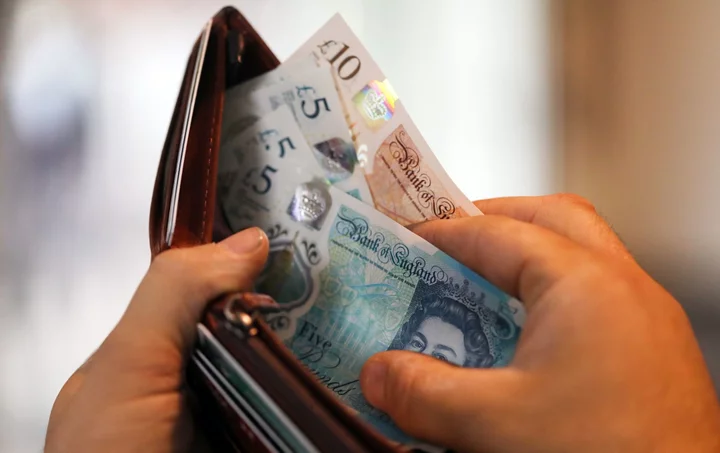 Britons Still Have £280 Billion of Excess Savings, Fitch Says
