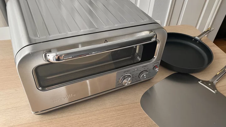 Breville’s indoor pizza oven is the best way to cook pizza without using actual fire