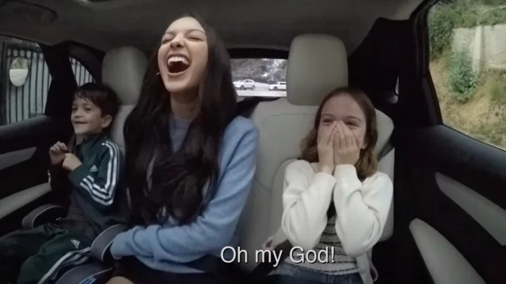 Olivia Rodrigo surprising Jimmy Kimmel's kids on the drive to school is hilariously adorable