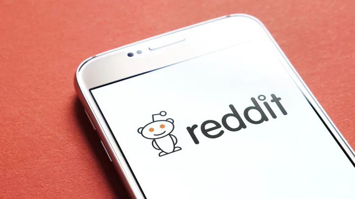 Reddit Just Removed Years of Private Chat Messages