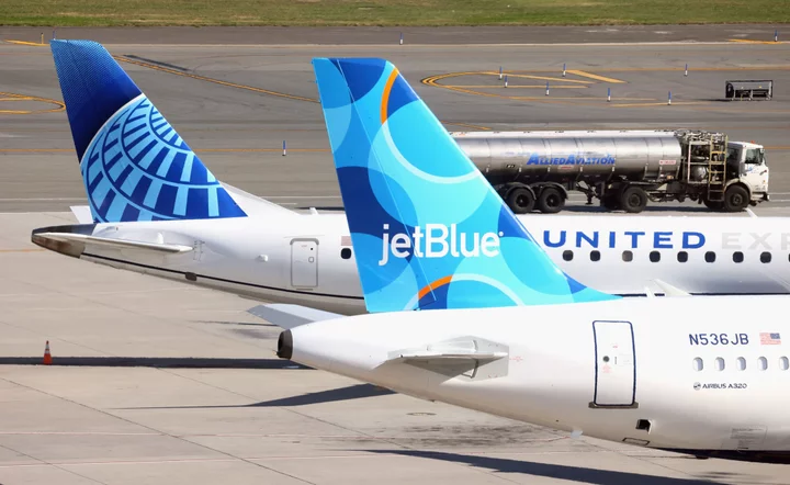 JetBlue Joins United in Shifting Blame to FAA for Flight Delays