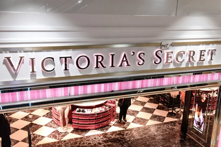 Victoria’s Secret Can’t Let Go of Its Angel Wings