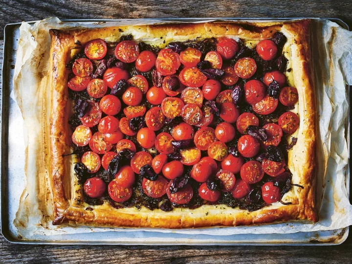 Lazy lunch: 30-minute tomato, onion and herb tart