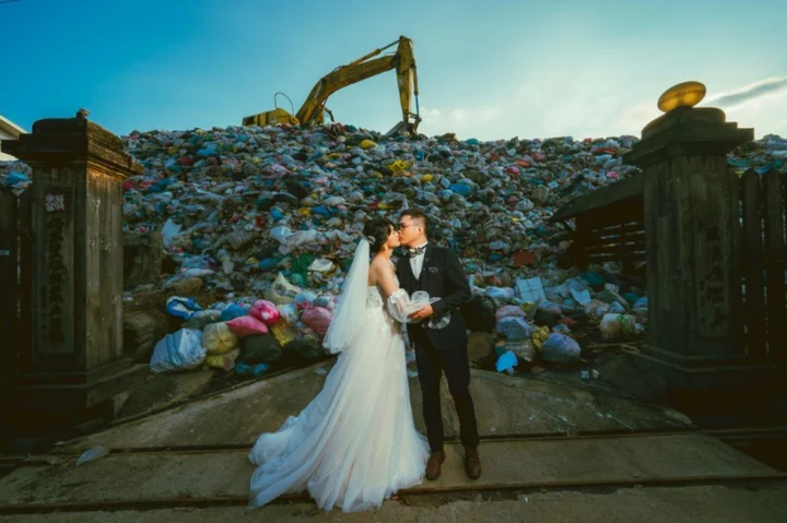 'Til trash do us part: Taiwan couple embraces garbage wedding shoot