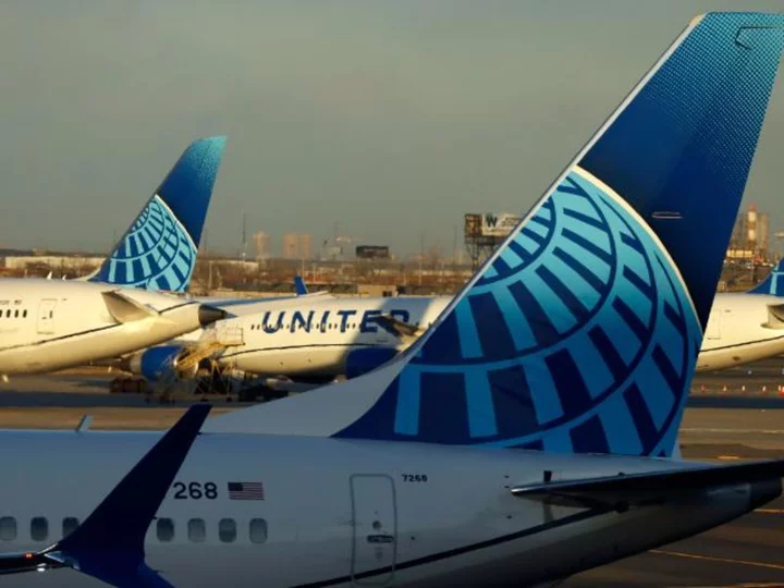 United Airlines flight drops 28,000 feet in 10 minutes for 'pressurization issue'