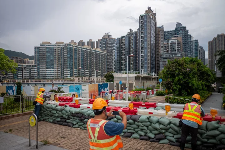 Hong Kong Shuts Stock Market, Schools as Super Typhoon Nears