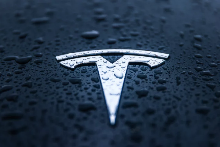 Elon Musk had Tesla overstate its battery range. Tesla then canceled related service appointments.