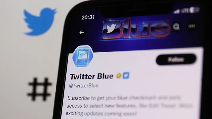 Twitter Blue subscribers now have more time to edit tweets