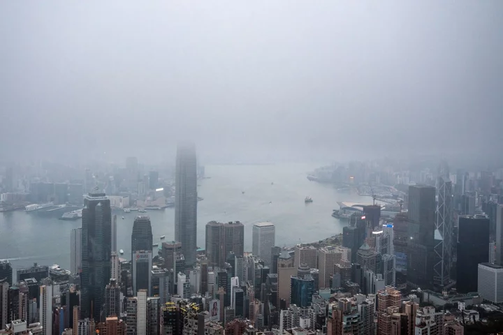 Hong Kong to Pause Selling Commercial Land as Market Falters