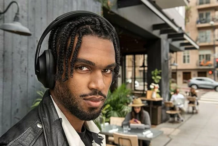 Score these Bose noise-cancelling headphones for $100 off