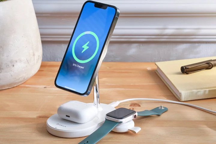 Get a Mac-friendly wireless charging station for just $148