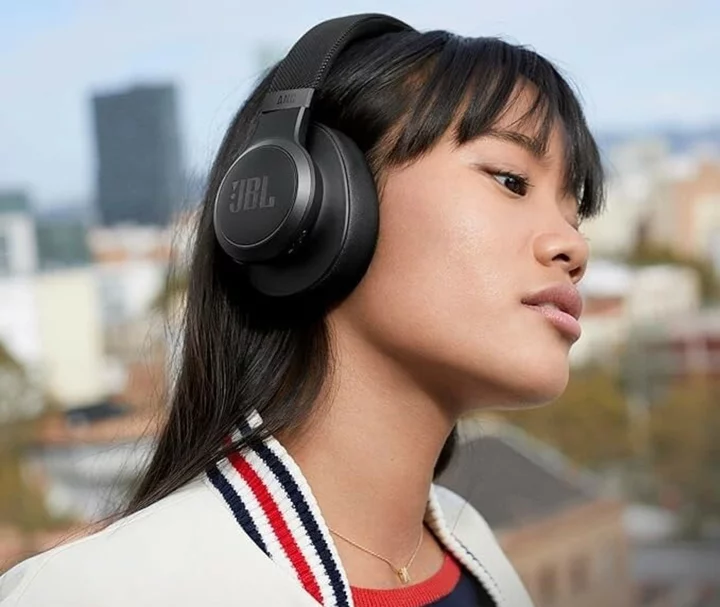 Save $100 on JBL noise-cancelling headphones