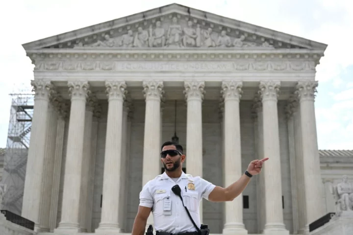 Supreme Court backs free speech rules in online stalking case