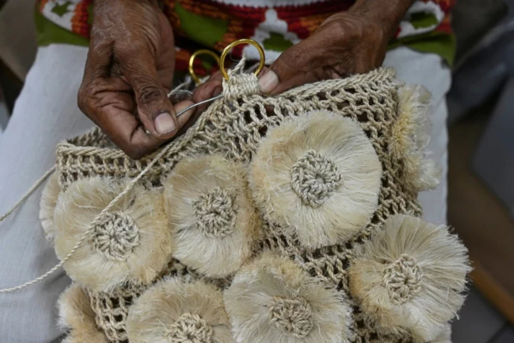 Papua New Guinea women weave their way to a living