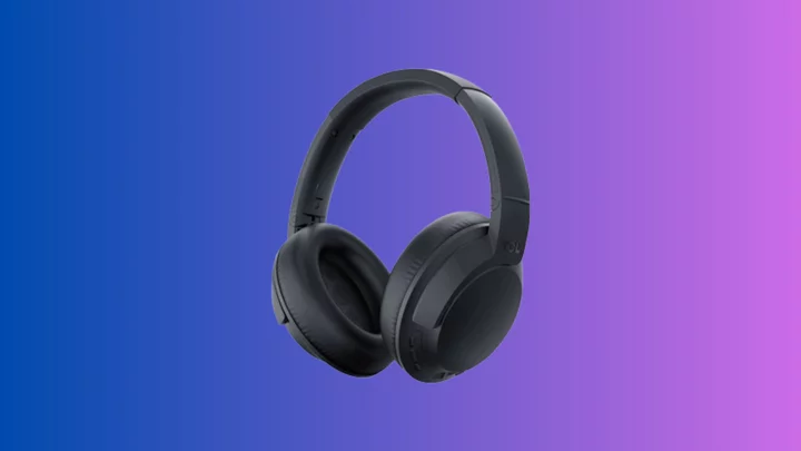 Get a pair of near-mint noise-cancelling headphones for $36