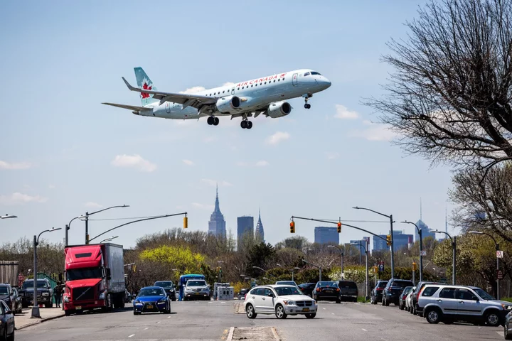 Air Canada Hedges Some of Its Fuel Bill for First Time in Years