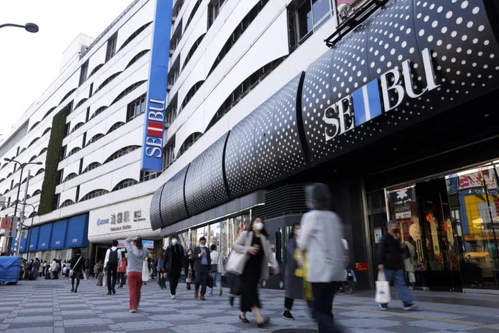 Sogo & Seibu Strike Shuts Tokyo Store Ahead of Seven & I Deal