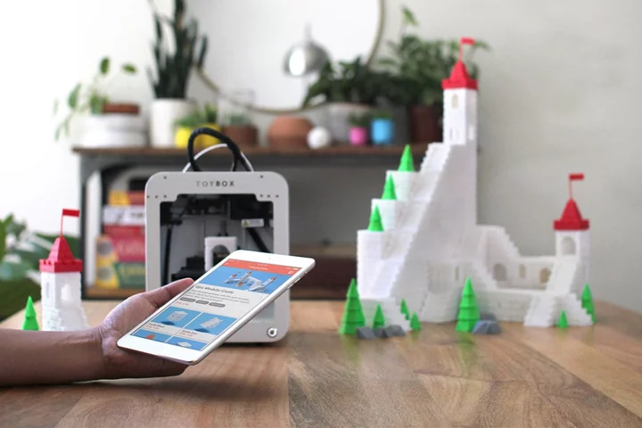 This easy-to-use 3D printer is $330 for Labor Day